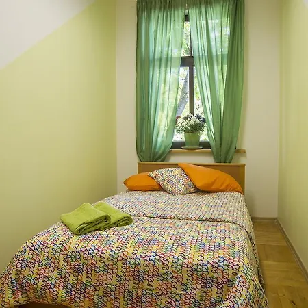 Green Hostel *